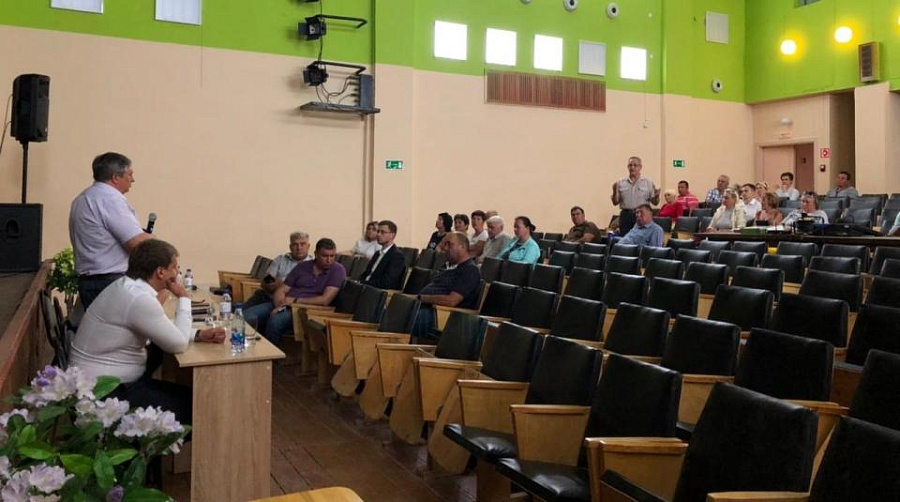 Андрей Шеметов встретился с жителями Усть-Курдюмского 
территориального управления