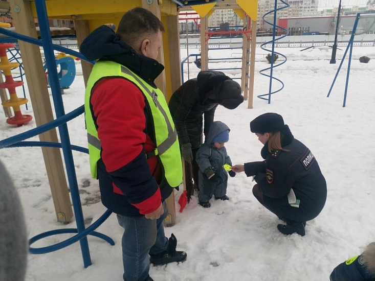 Акцию «Стань ярким!» провели для пешеходов 
на Бульваре Героев Отечества