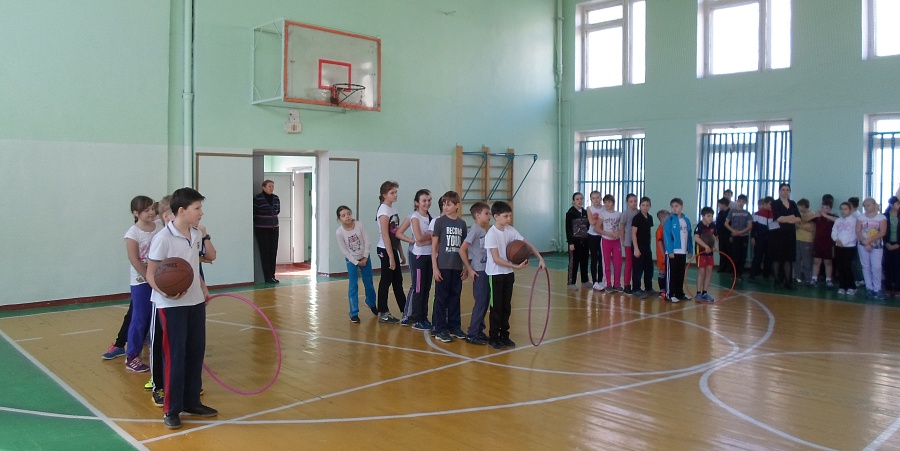 Школьники приняли участие в веселых стартах