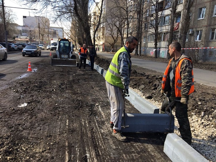 В Саратове продолжается ремонт автомобильных 
дорог