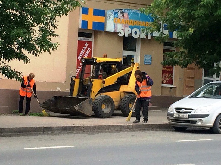 Работы по благоустройству дорожного полотна 
и тротуаров продолжаются
