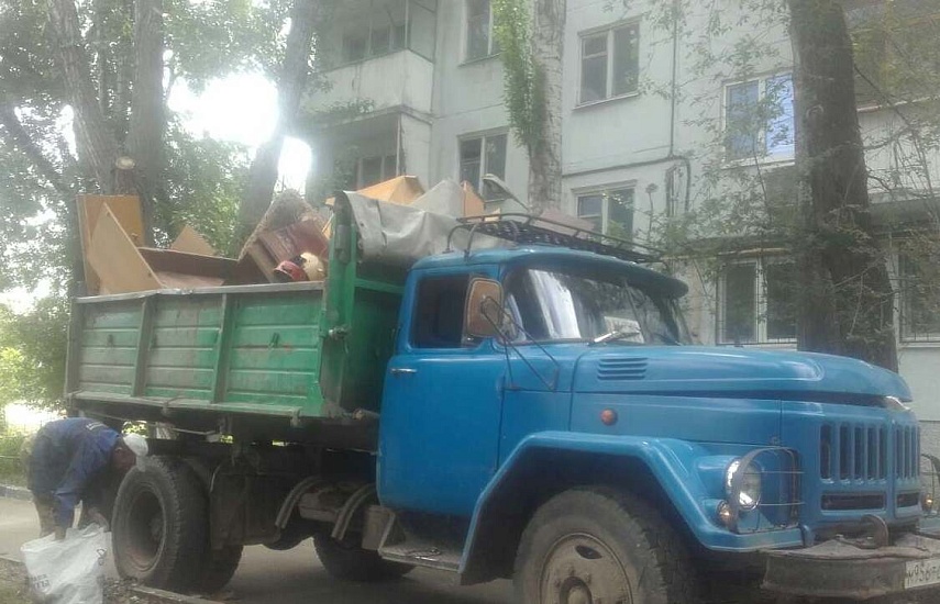 В Ленинском районе проведены мероприятия 
по очистке пустующих муниципальных квартир