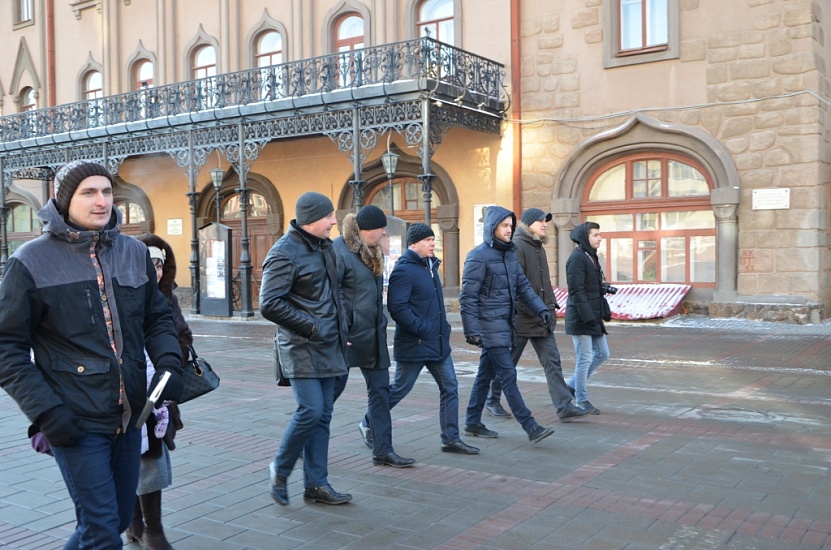 Общественники проверили состояние саратовских 
тротуаров