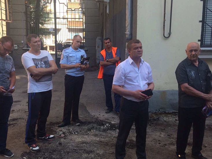 С жителями Октябрьского района обсудили 
благоустройства двора