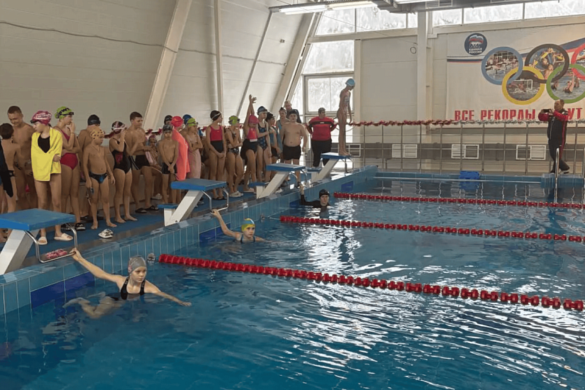 На базе школы №97 состоялись районные соревнования по плаванию