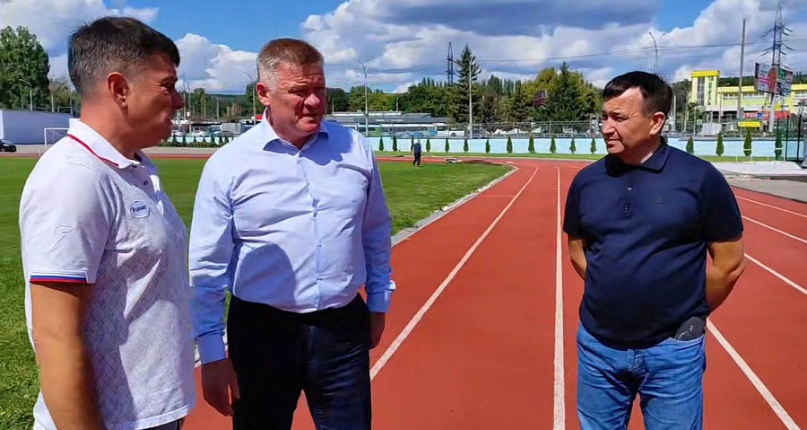Михаил Исаев: «На стадионе «Волга» в настоящее время выполняются работы по содержанию основного футбольного поля и легкоатлетических площадок»