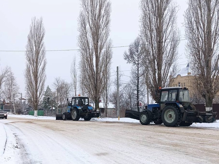 В Гагаринском районе ведется очистка от 
снега дорог и подъездов к населенным пунктам