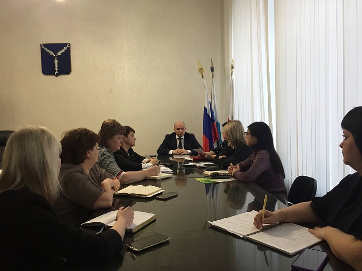 Александр Пажитнев провел совещание по 
вопросам организации школьного питания