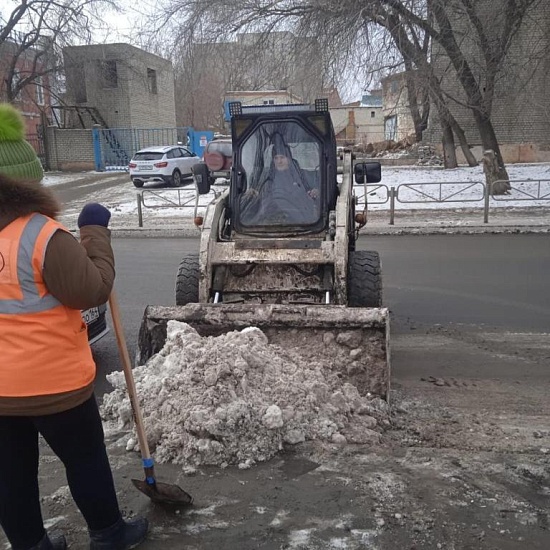Продолжаются комплексные работы по благоустройству 
в Октябрьском районе
