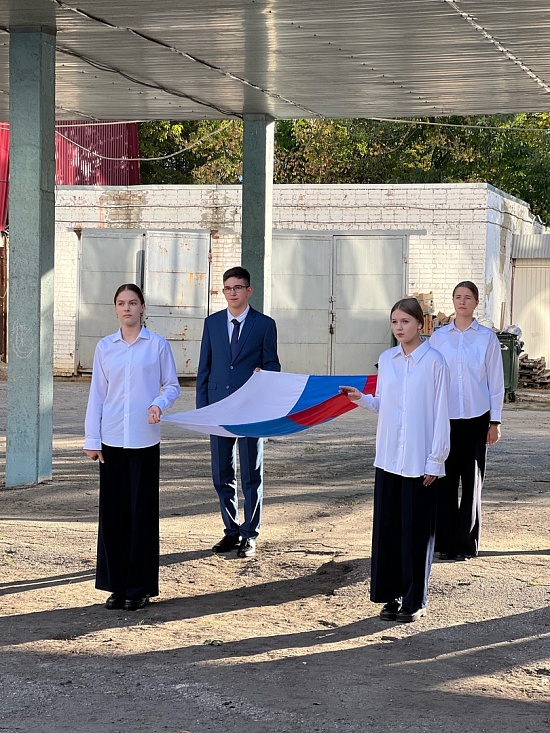 В общеобразовательных учреждениях Октябрьского 
района продолжаются мероприятия патриотической направленности