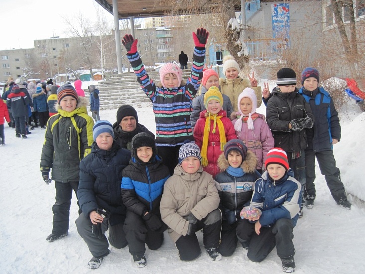 Жители Заводского района проводят выходные 
на спортивных площадках