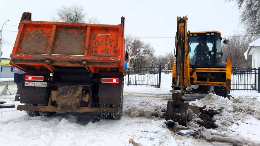 Специалисты водоканала в круглосуточном режиме устраняют повреждения на изношенных городских коммуникациях