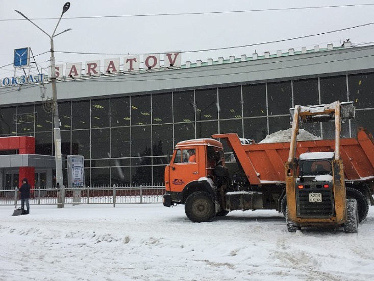 В ночное время для уборки снега задействуют 
112 единиц спецтехники