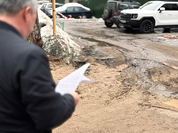 Осмотр мест проведения земляных работ в Октябрьском районе