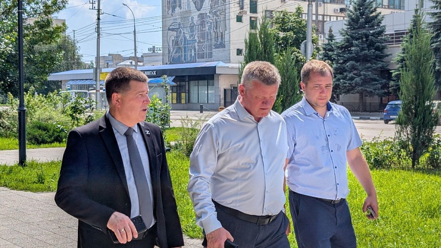 Глава города Михаил Исаев прошел по Большому пешеходному кольцу