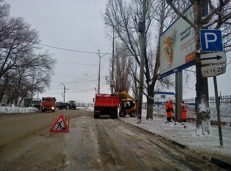 В Кировском районе проводятся работы по 
вывозу снега