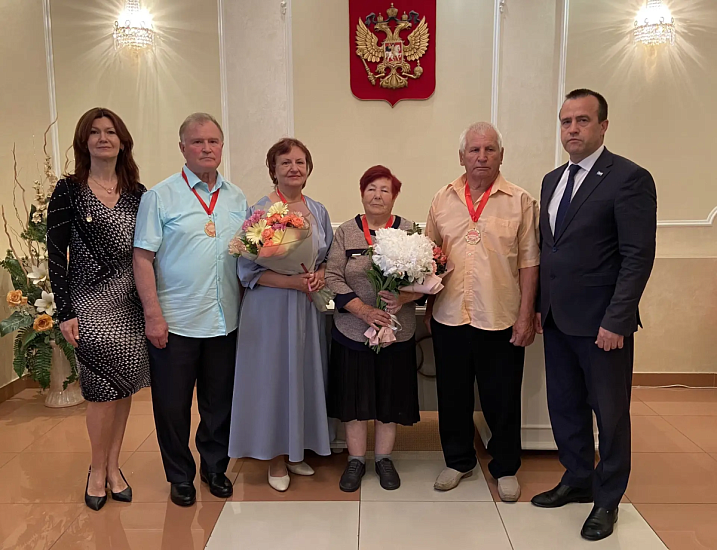 В Гагаринском районе чествовали юбиляров семейной жизни