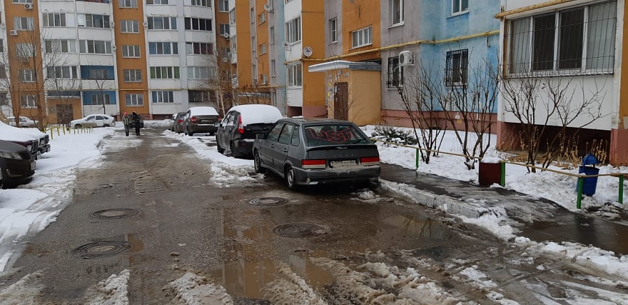 Сотрудники комитета по жилищно-коммунальному 
хозяйству выявили нарушения при очистке от снега и наледи дворовых территорий