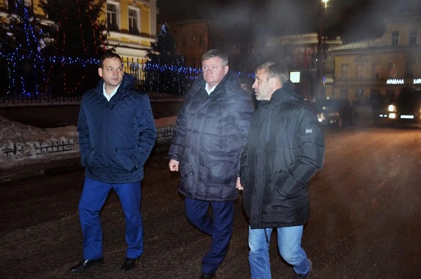 Михаил Исаев лично оценил ход уборки в 
Саратове
