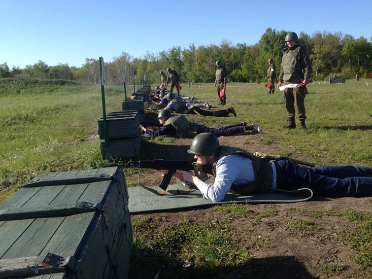 Десятиклассники Ленинского района прошли 
военную подготовку