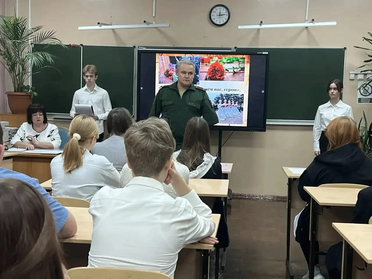 Накануне ученики лицея №3 почтили память Неизвестных Солдат, отдавших свои жизни за свободу и независимость нашей Родины