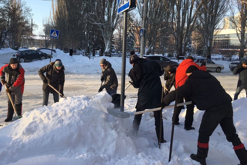 Во Фрунзенском районе проходят мероприятия 
по очистке от снега