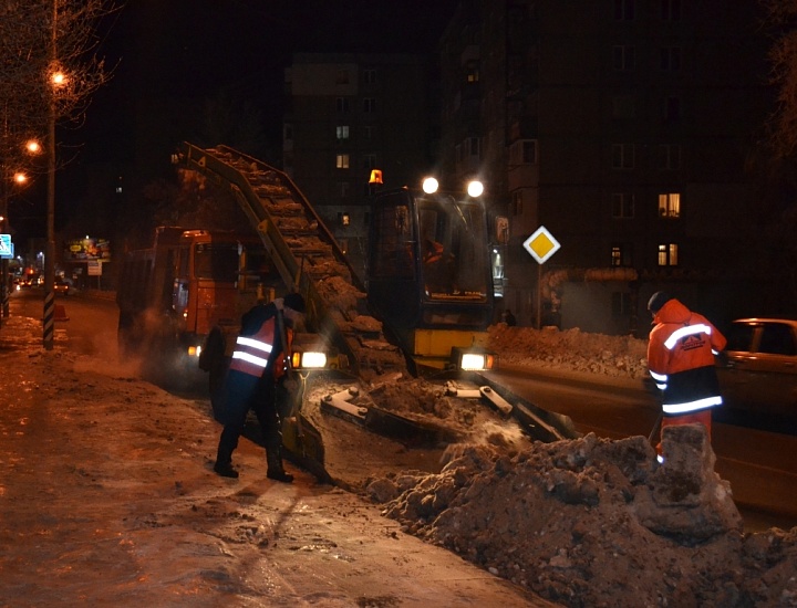 В Саратове продолжается уборка снега