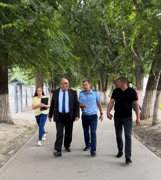 В Октябрьском районе продолжаются обходы 
улиц на предмет благоустройства