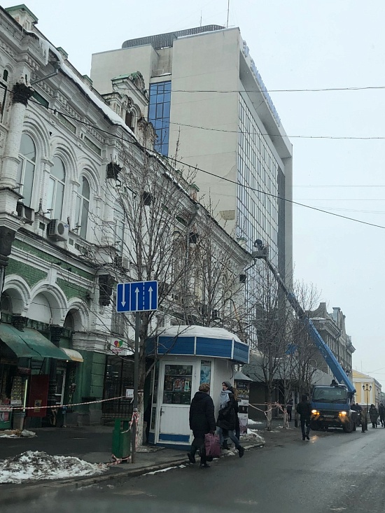 В Волжском районе особое внимание уделяется 
очистке крыш многоквартирных домов от снега и наледи