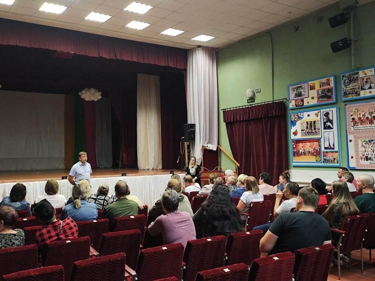 Олег Марчук провел встречу с жителям п. 
Дубки