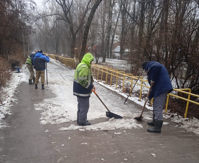 В Октябрьском районе продолжаются работы 
по благоустройству