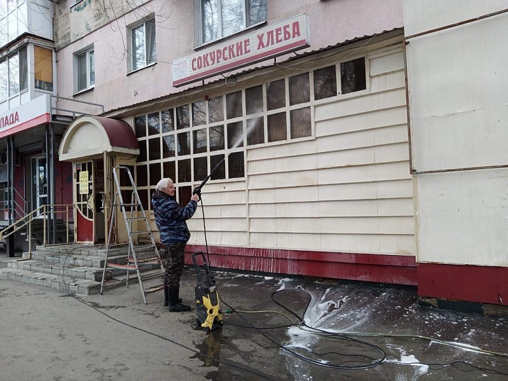 В Ленинском районе в рамках месячника по 
благоустройству были проведены комплексные работы