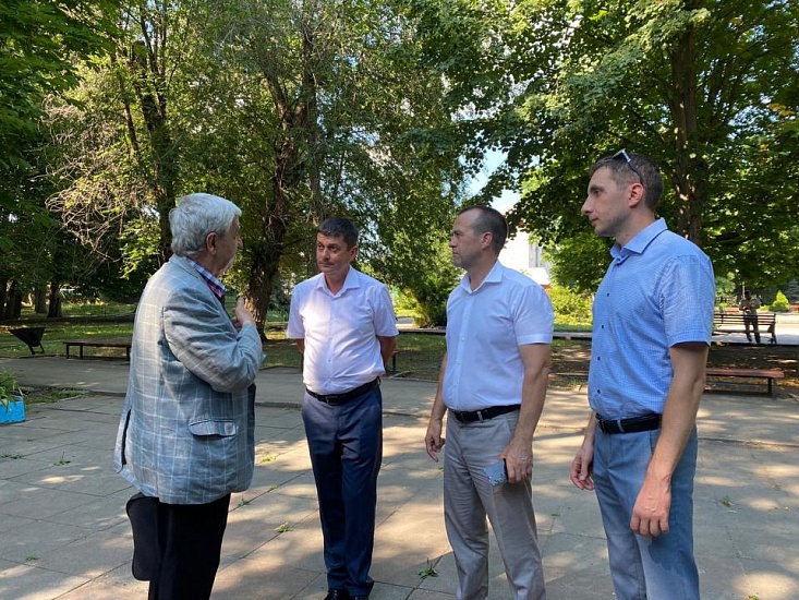 Владимир Бьятенко и Николай Кузнецов обсудили 
возобновление работы шахматного павильона