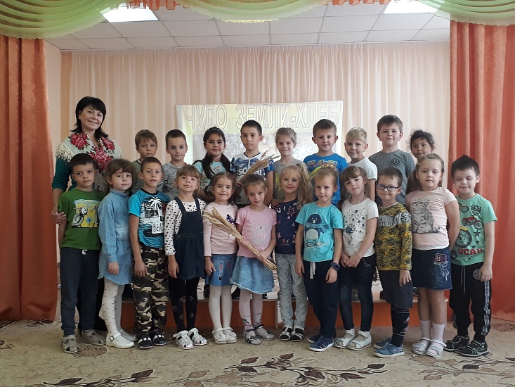 Юным жителям Ленинского района напомнили 
о значении хлеба