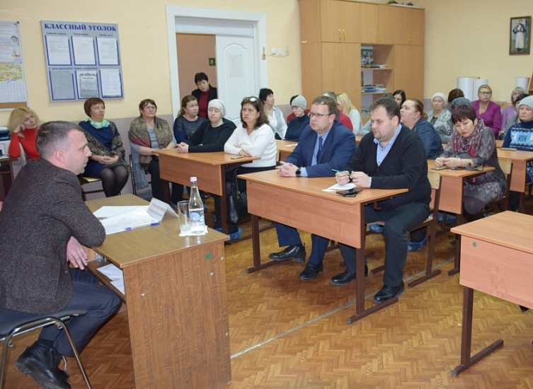 Глава администрации Волжского района встретился 
с жителями