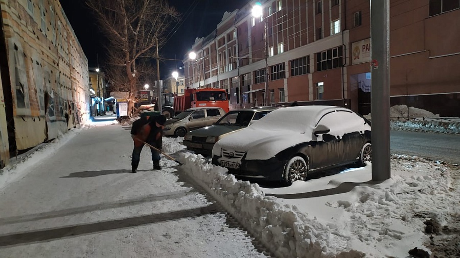 С улиц Саратова эвакуировано 23 автомобиля, 
мешающих уборке