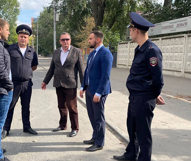 По поручению главы города Лады Мокроусовой 
состоялось выездное совещание по вопросам обеспечения транспортной доступности на период закрытия трамвайных маршрутов