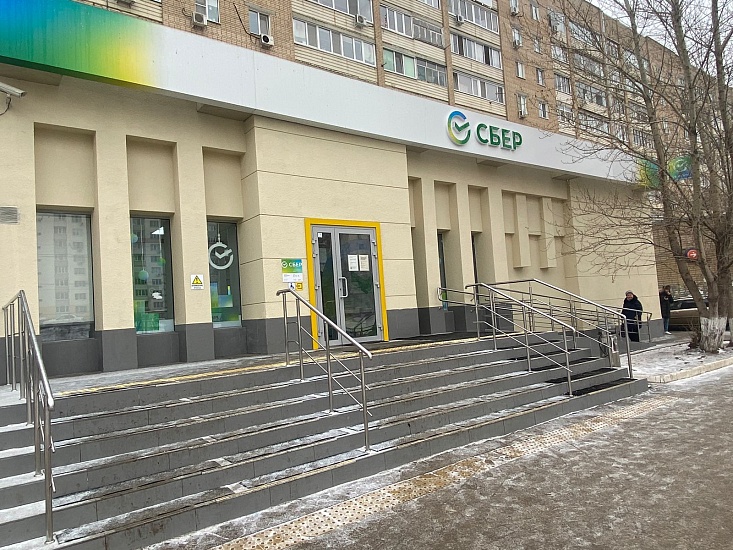 В Ленинском районе сотрудники администрации 
обследовали объекты потребительского рынка на предмет соблюдения Правил благоустройства