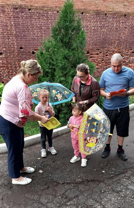 В Октябрьском районе продолжается профилактическая 
работа по предотвращению выпадения детей из открытых окон
