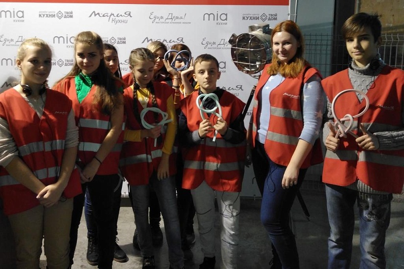 Школьники Заводского района посетили мебельную 
фабрику