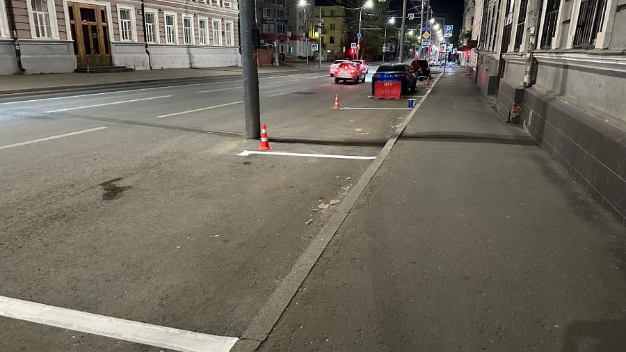 Начались работы по нанесению разметки термопластиком на территории платных парковок Саратова