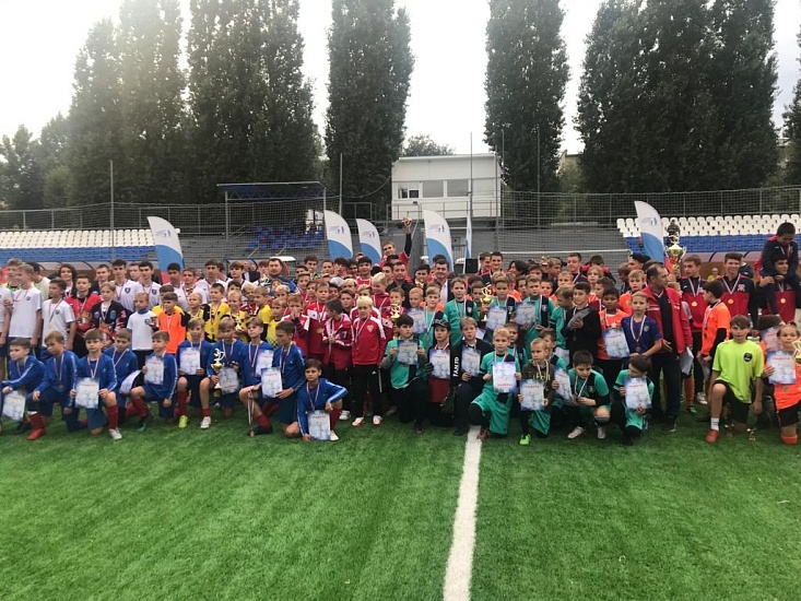 В Саратове завершился Чемпионат и Первенство 
города по футболу