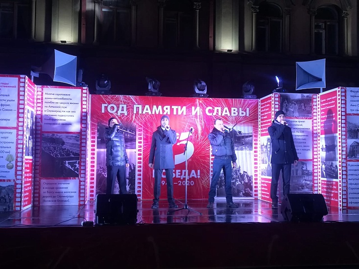 Саратовцы собрались, чтобы услышать фронтовой 
репродуктор