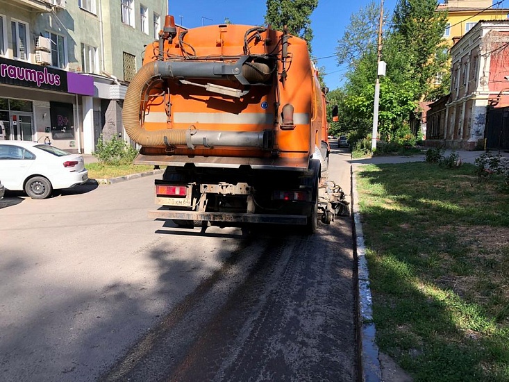 В Октябрьском районе продолжаются работы 
по благоустройству территории