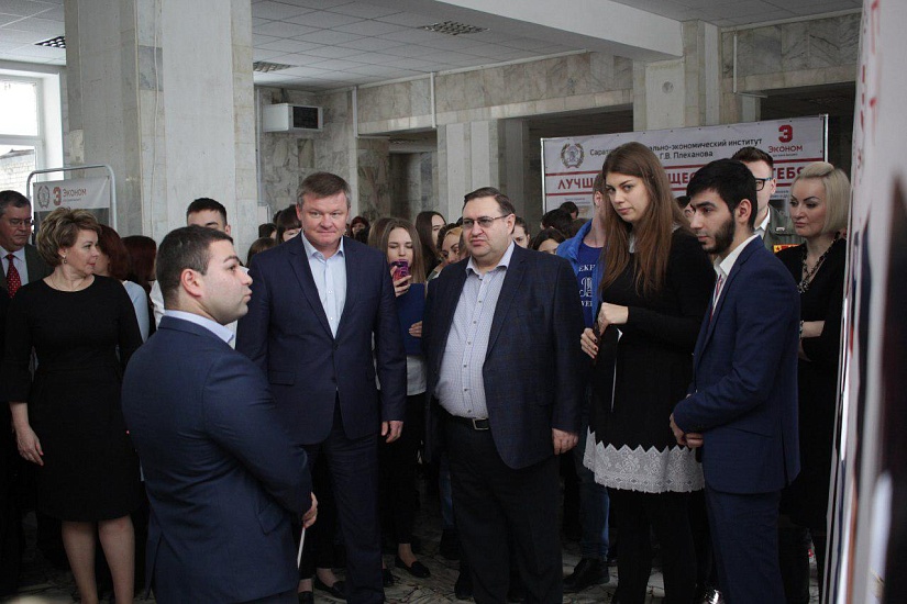 Глава города Михаил Исаев встретился со 
студентами Эконома