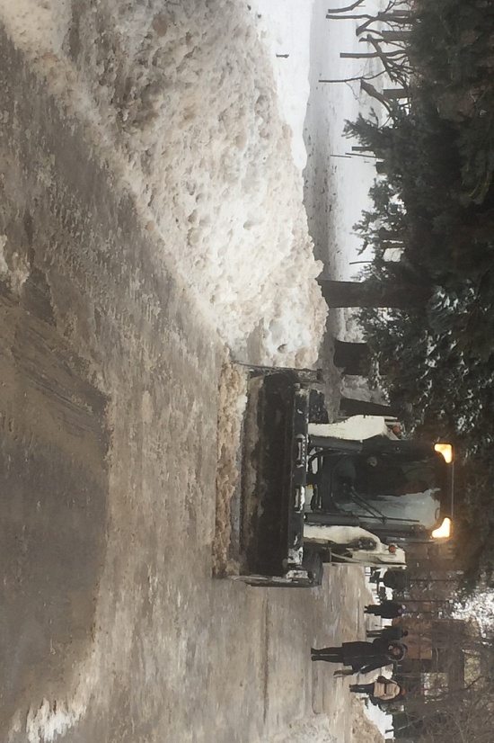 Уборка основных магистралей города будет 
продолжена сегодня днем
