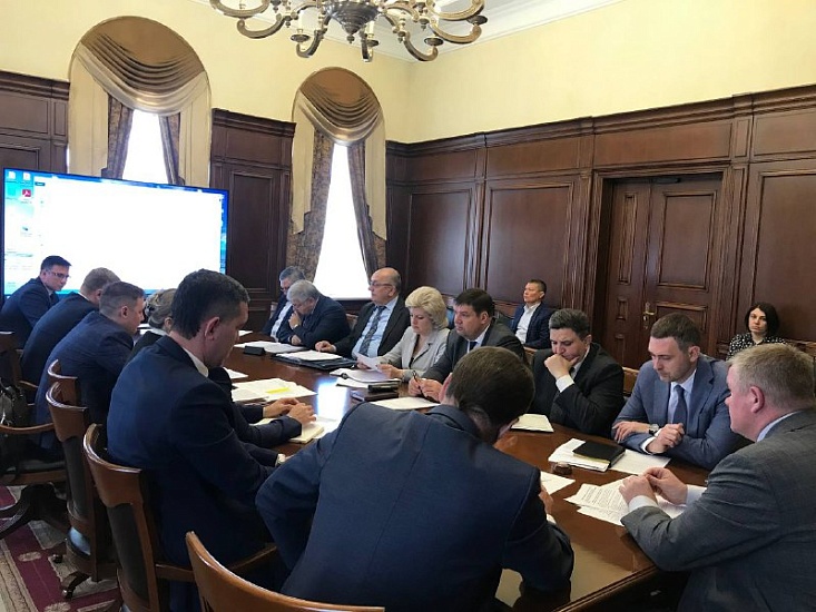 Михаил Исаев провел совещание по теме переселения 
граждан из аварийных домов