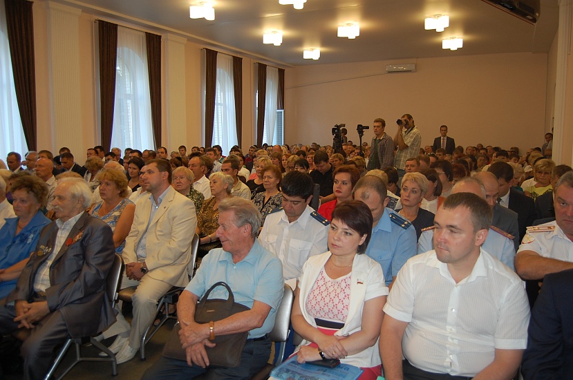 Губернатор Валерий Радаев провел встречу 
с населением Октябрьского района Саратова