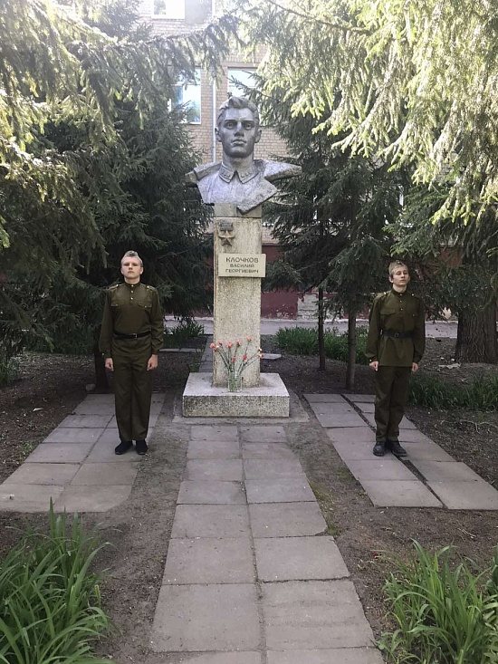 В Октябрьском районе состоялись вахты 
памяти у мемориалов, посвященных Великой Отечественной войне