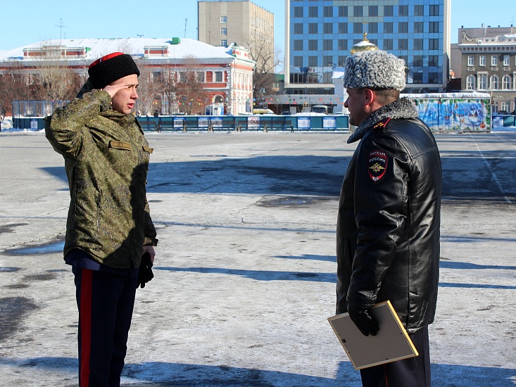 Дружинники приняли участие в гарнизонном 
разводе на службу городской полиции